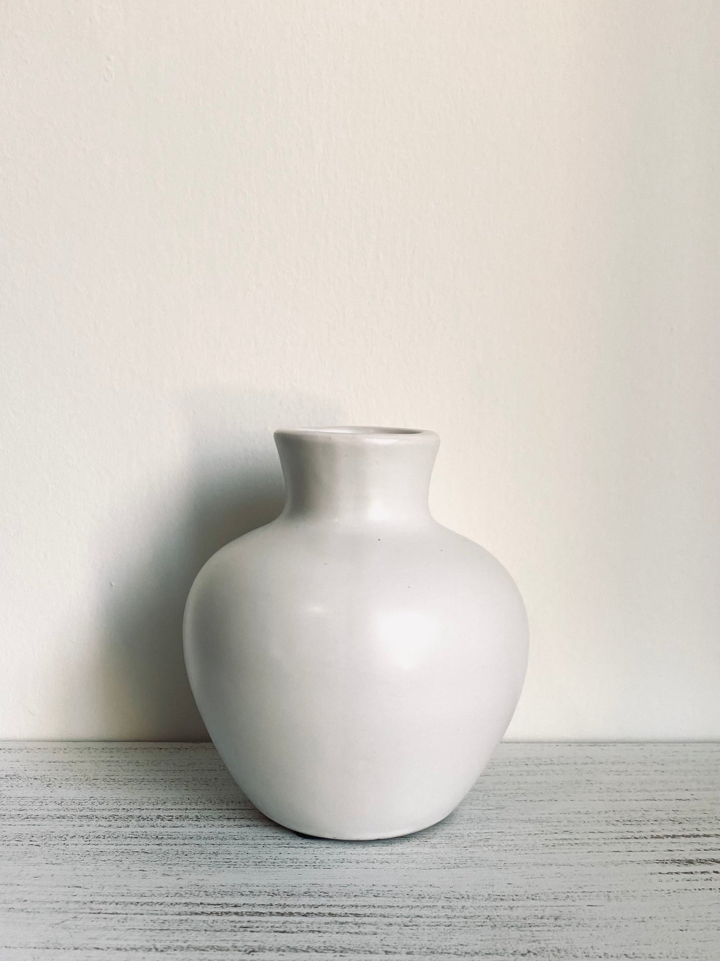 Minimalist Bud Vase in Matte White